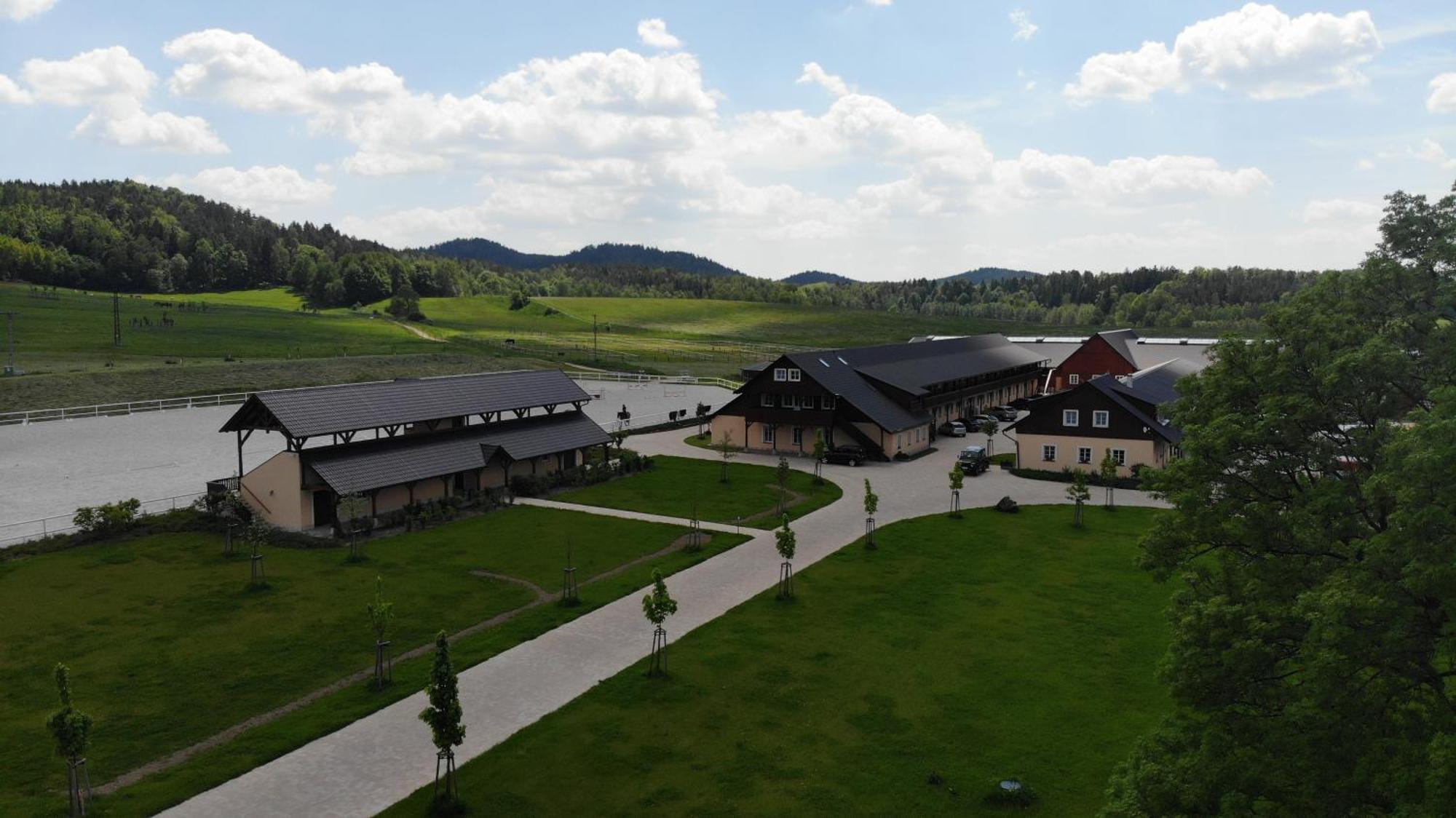Penzion Pivnice - Jitravsky Dvorec Rynoltice Bagian luar foto